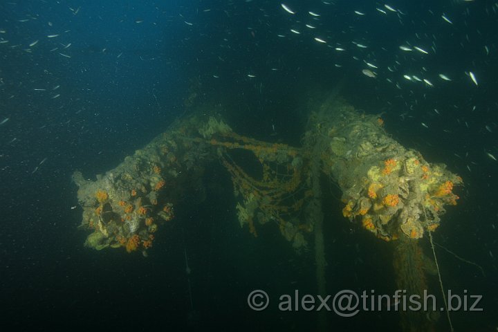 HNLMS_De_Ruyter-025.JPG - Twin barrels of the forward main 6" gun