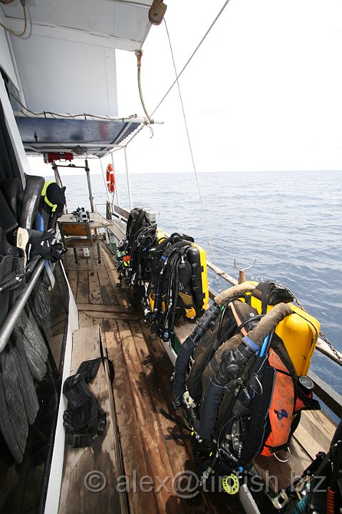 MV_Empress-023.JPG - Rebreathers as far as the eye can see