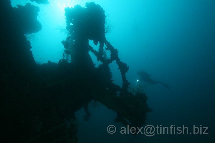 Bichu_Maru-109.JPG - Bichu Maru - Maz Hovers Over Stern Gun Emplacement