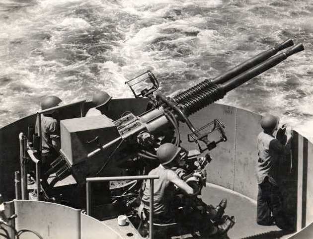 Bofors-1.jpg - Bofors twin 40mm anti-aircraft gun
