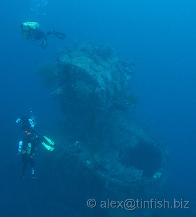 USS_Aaron_Ward-483.JPG - Divers gathering around the range finder