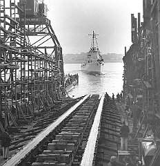 USS_Aaron_Ward_photo-3