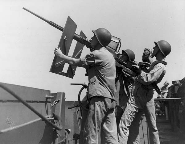 Marines_manning_20_mm_AA-gun.jpg - Oerlikon 20 mm anti-aircraft cannon